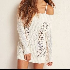 Aerie off shoulder cable knit sweater. GUC. COLOR NAVY. Size small.